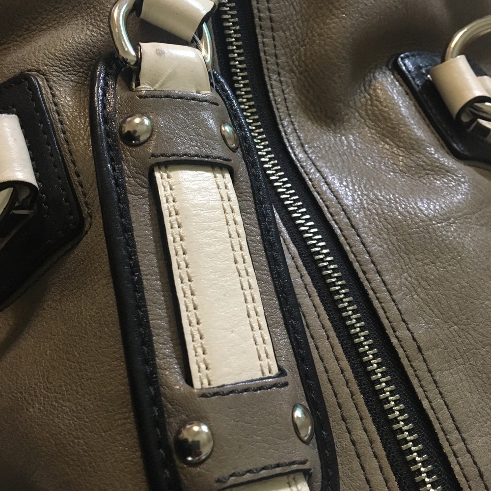 Coach Leather Purse - Excellent condition. - Picture 10 of 16